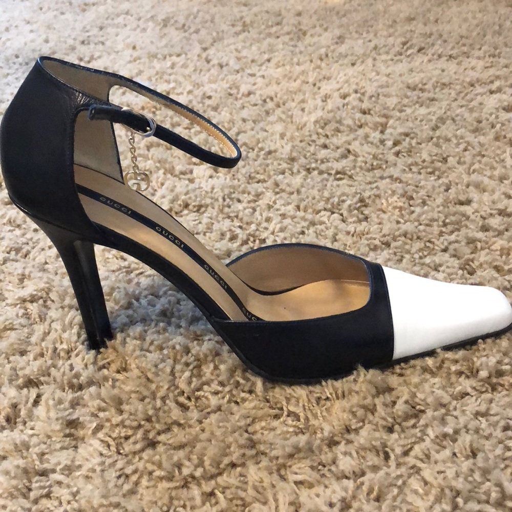 Vintage Gucci Heels - Picture 2 of 3